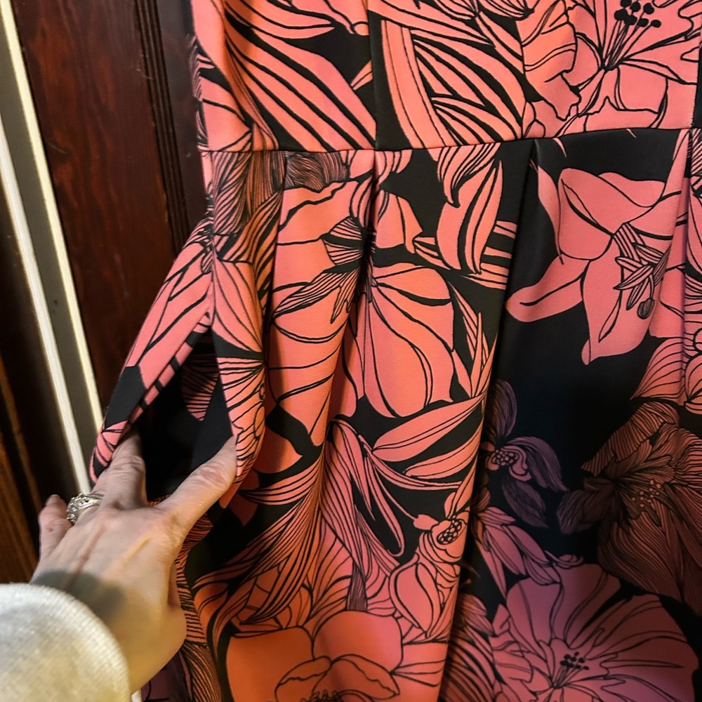 Cute vibrant dress with pockets